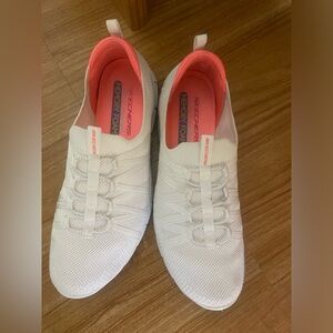 Women’s Skechers Chic Newness - Size 8.5 great condition